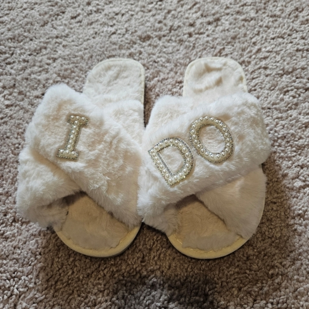 Amazon Pearl Bridal "I Do" Slippers Women's Size 7-8